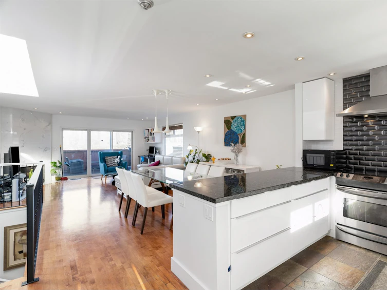 2215 Alder Street, Vancouver, BC, V6H 2R8