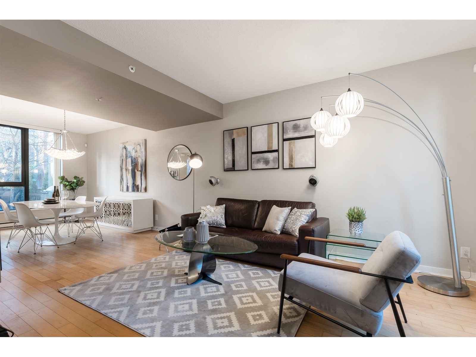 939 Mainland Street Street, Vancouver, BC, V6B 1S3