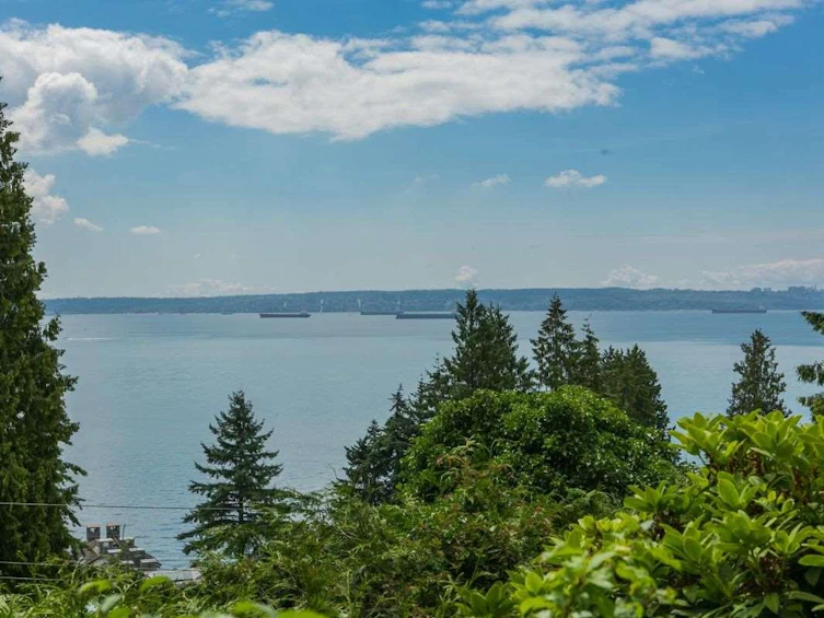 3284 Mathers Avenue, West Vancouver, BC, V7V 2K5