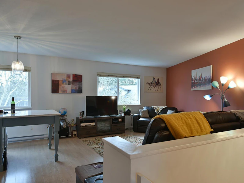 17 - 5761 Wharf Avenue, Sechelt BC