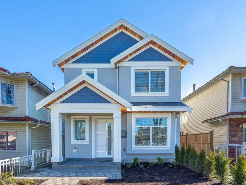 4438 Perry Street, Vancouver BC V5N 3X5