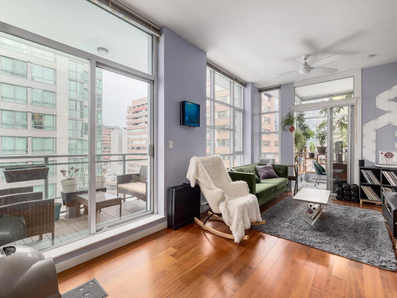 901 - 1205 Howe Street, Vancouver BC V6Z 0B2