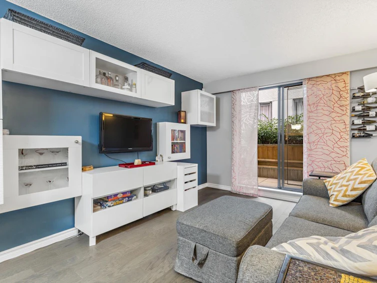 209-345 West 10th Avenue, Vancouver, BC, V5Y 1S2