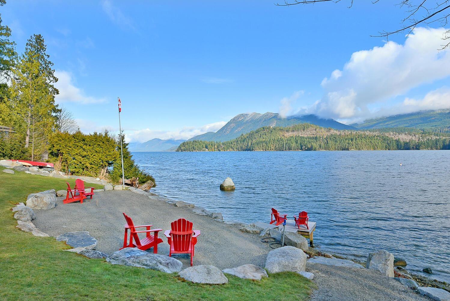 6374 North Gale Avenue, Sechelt, BC, V7Z 0P7