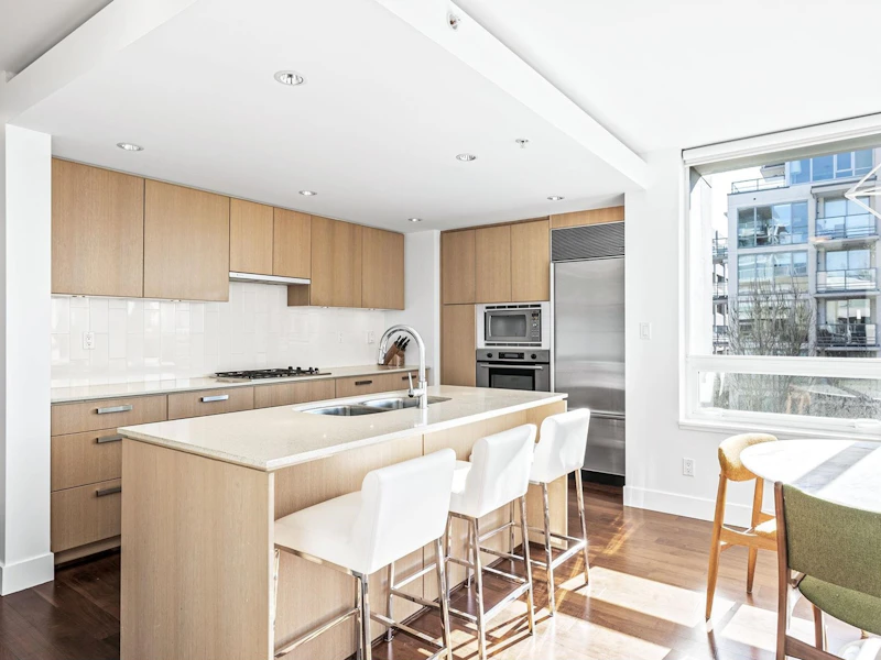 606 - 1675 W 8th Avenue, Vancouver BC V6J 0A8