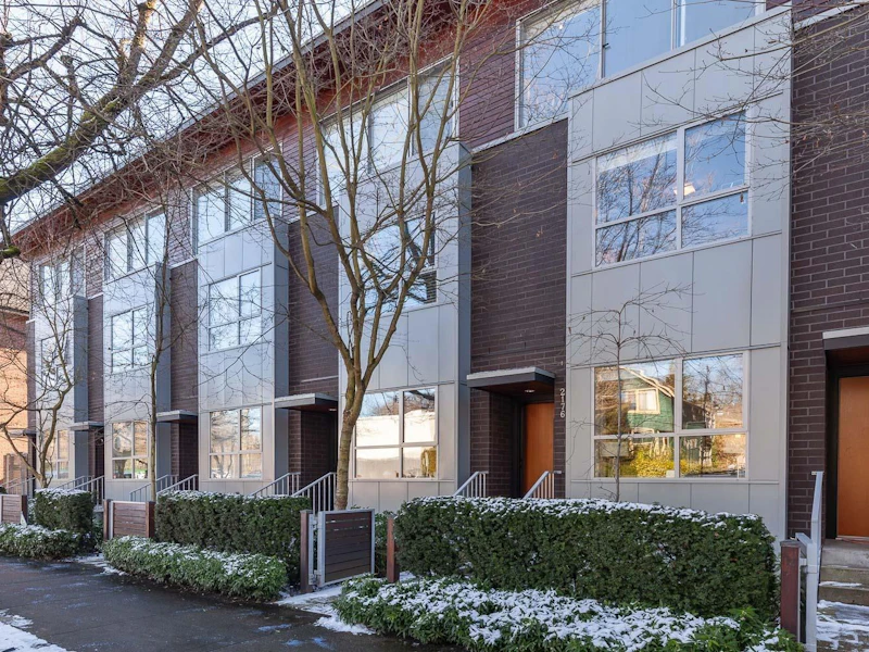 2176 W 8th Avenue, Vancouver BC V6K 2A4