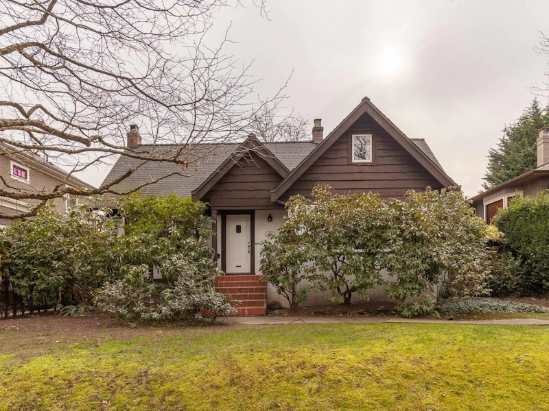 3822 W Broadway Avenue, Vancouver BC V6R 2C3