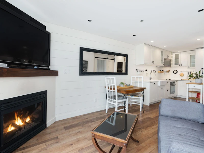 302 - 2025 Stephens Street, Vancouver BC V6K 3W2