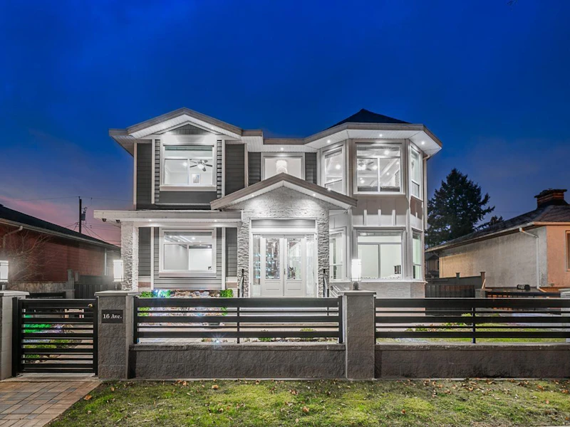 7969 16th Avenue, Burnaby BC V3N 1R4