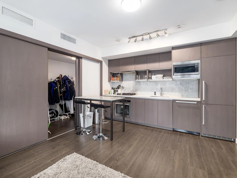 1618 - 68 Smithe Street, Vancouver BC V6B 1M7