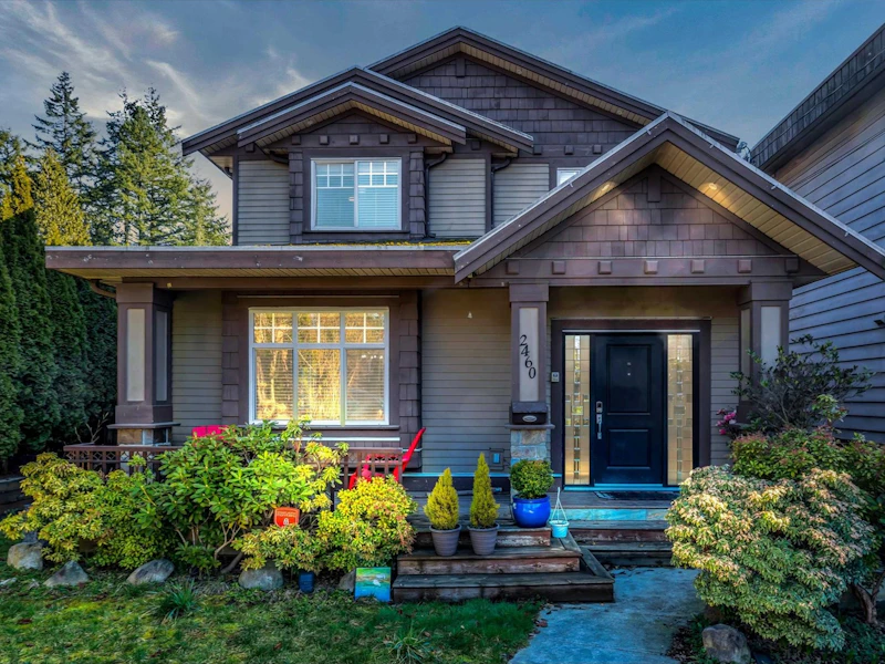 2460 Lloyd Avenue, North Vancouver BC V7P 2P7