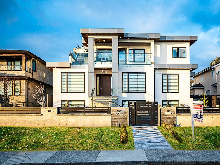 5655 Portland Street, Burnaby, BC, V5J 2R7