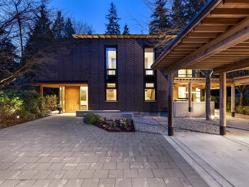 575 Inglewood Avenue, West Vancouver BC V7T 1X4