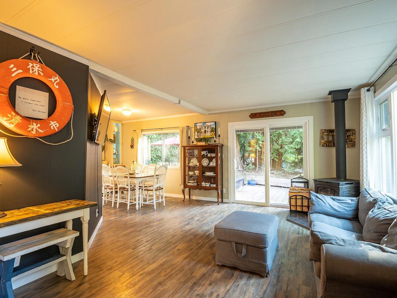 995 Metcalfe Road, Roberts Creek BC