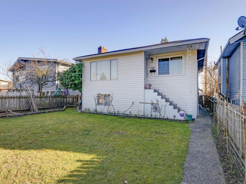 2484 E 41st Avenue, Vancouver BC V5R 2W5