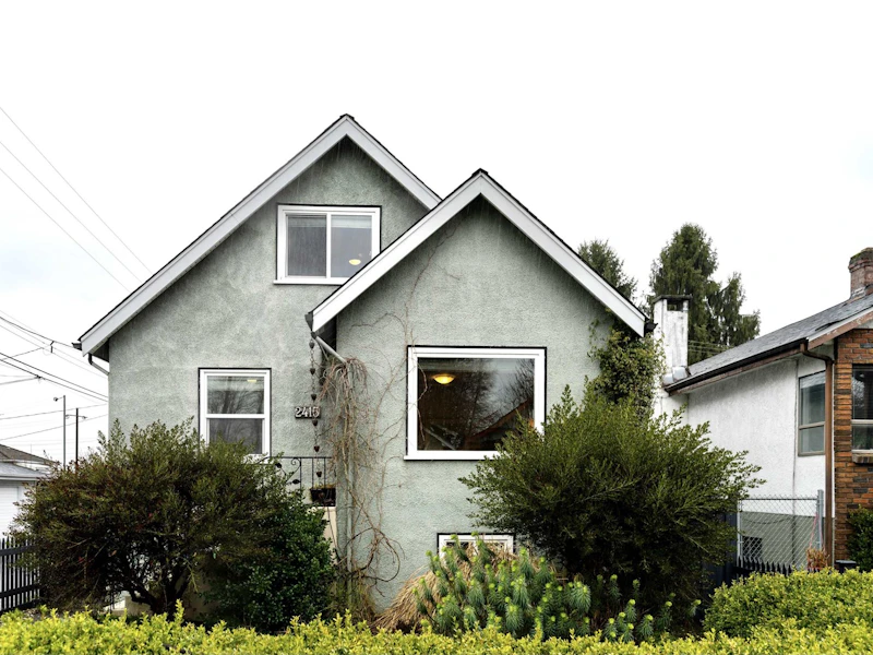2415 Napier Street, Vancouver BC V5K 2W2