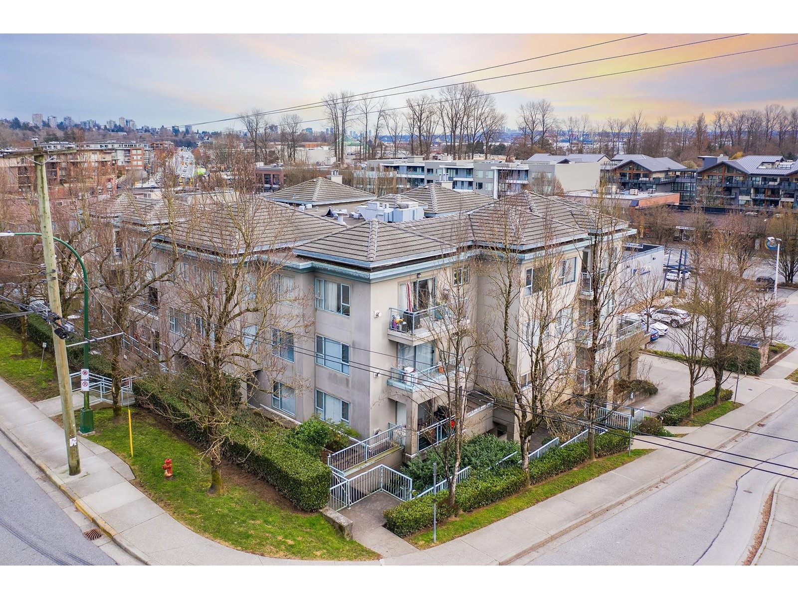 302-1085 West 17th Street, North Vancouver, BC, V7P 3R3