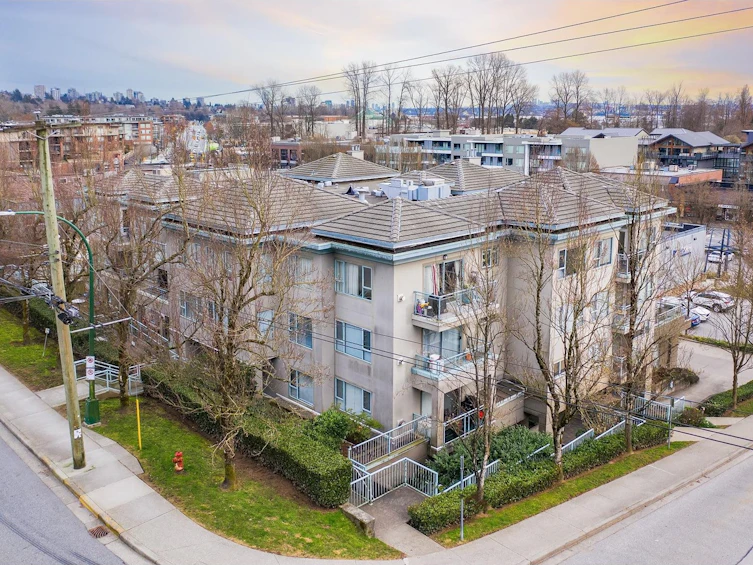 302-1085 West 17th Street, North Vancouver, BC, V7P 3R3