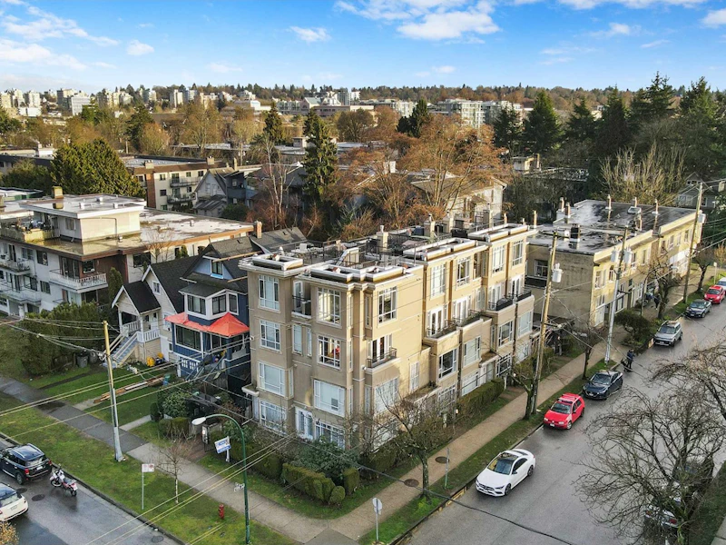 2110 Yew Street, Vancouver BC V6K 3G7