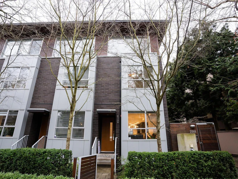 2186 W 8th Avenue, Vancouver BC V6K 2A4