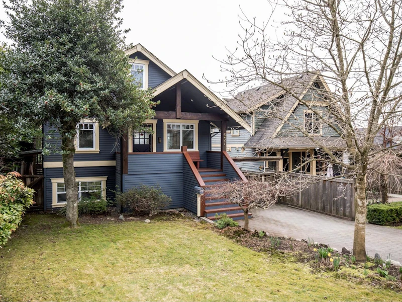 637 W 15th Street, North Vancouver BC V7M 1T1