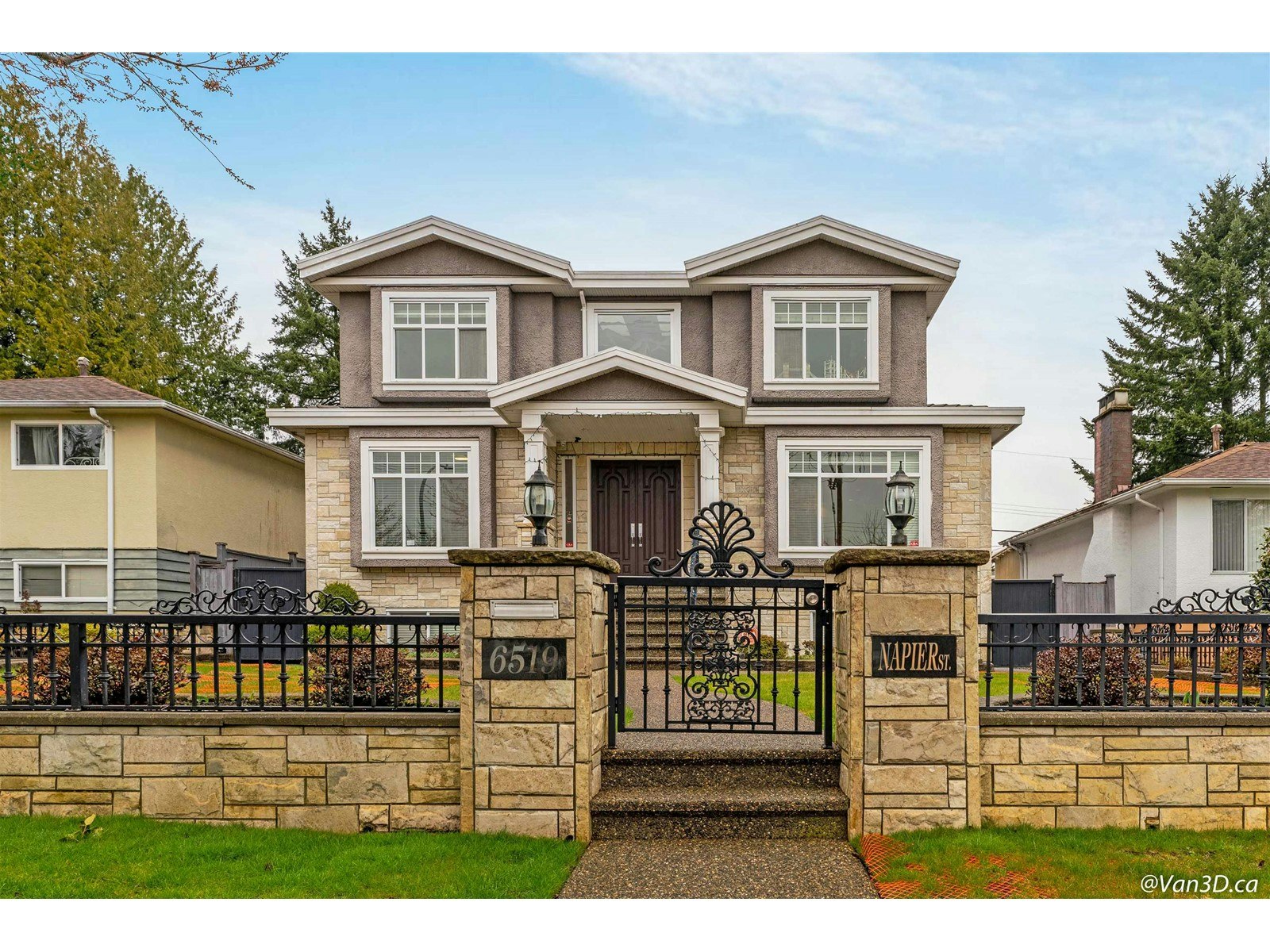 6519 Napier Street, Burnaby, BC, V5B 2C2