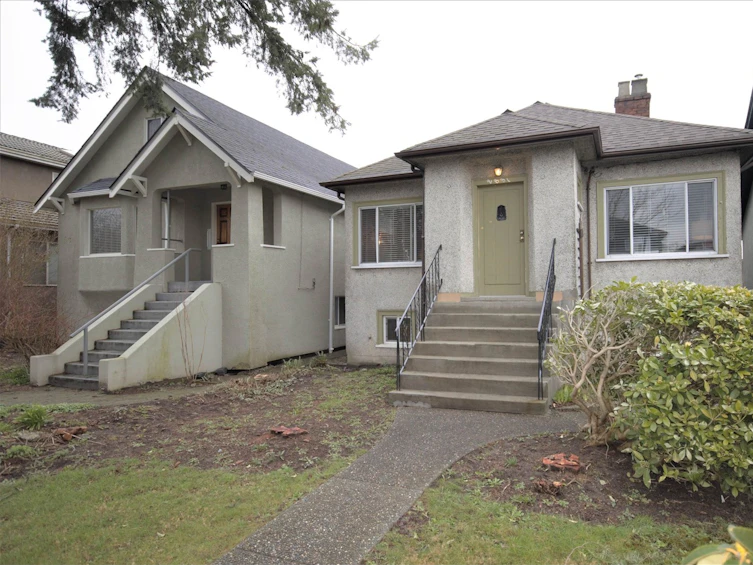 2831 Pandora Street, Vancouver, BC, V5K 1W3