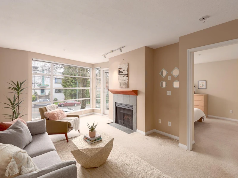 207 - 2555 W 4th Avenue, Vancouver BC V6K 1P5