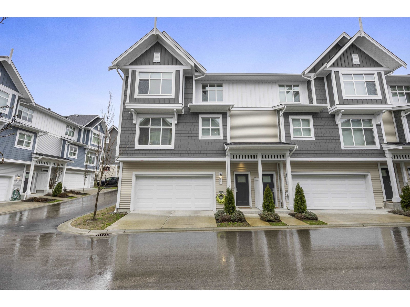 501-11295 Pazarena Place, Maple Ridge, BC, V2X 4K9