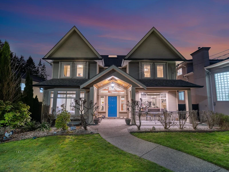 8217 14th Avenue, Burnaby BC V3N 2C1