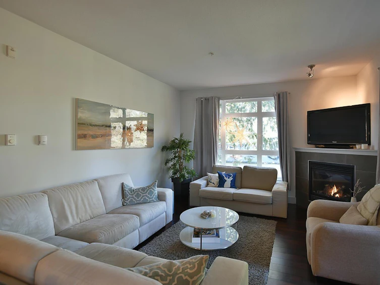 210-5682 Wharf Avenue, Sechelt, BC, V7Z 0J3
