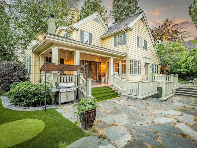3233 Sw Marine Drive, Vancouver BC V6N 3Y7