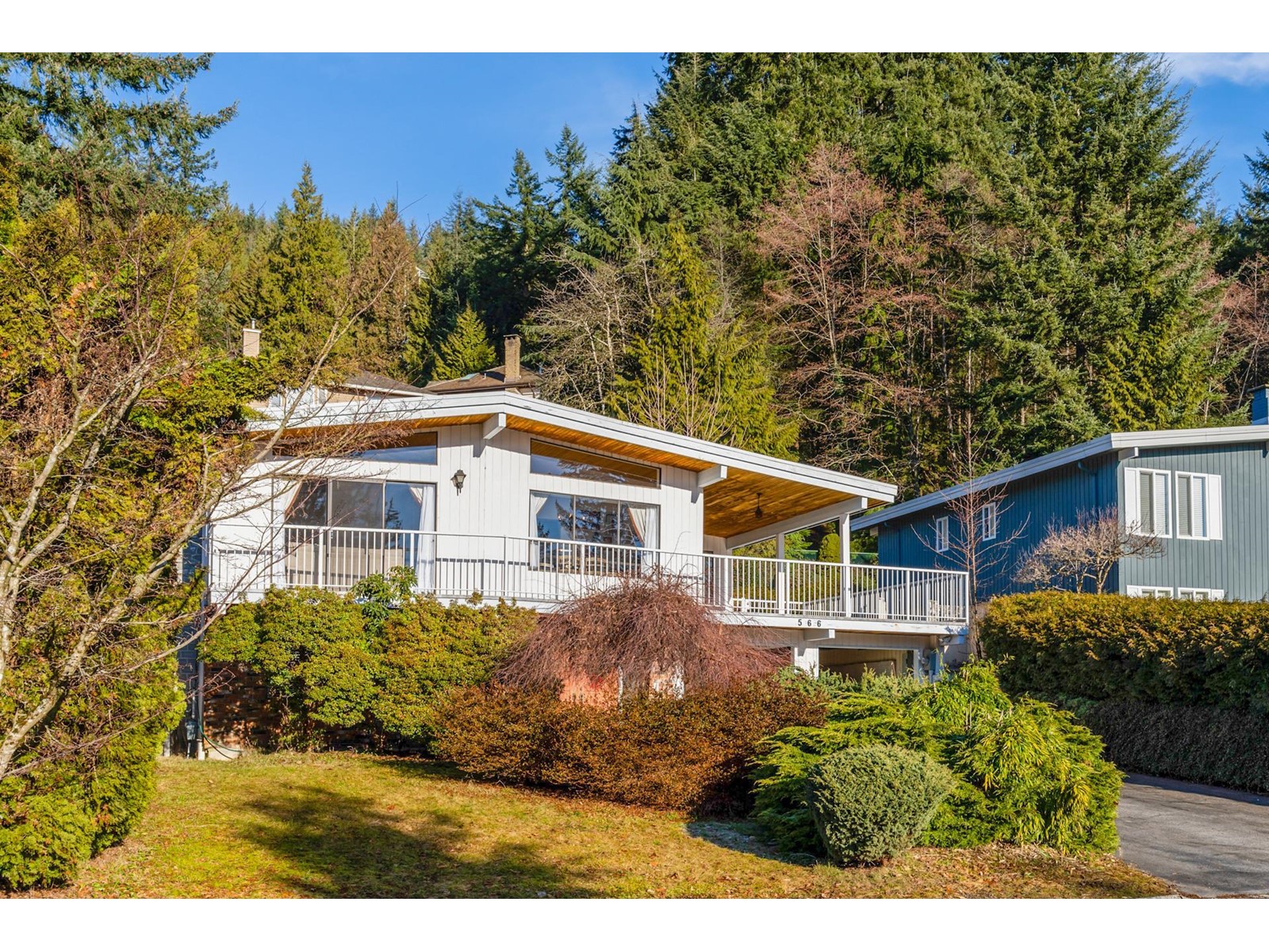566 East Braemar Road, North Vancouver, BC, V7N 1R3