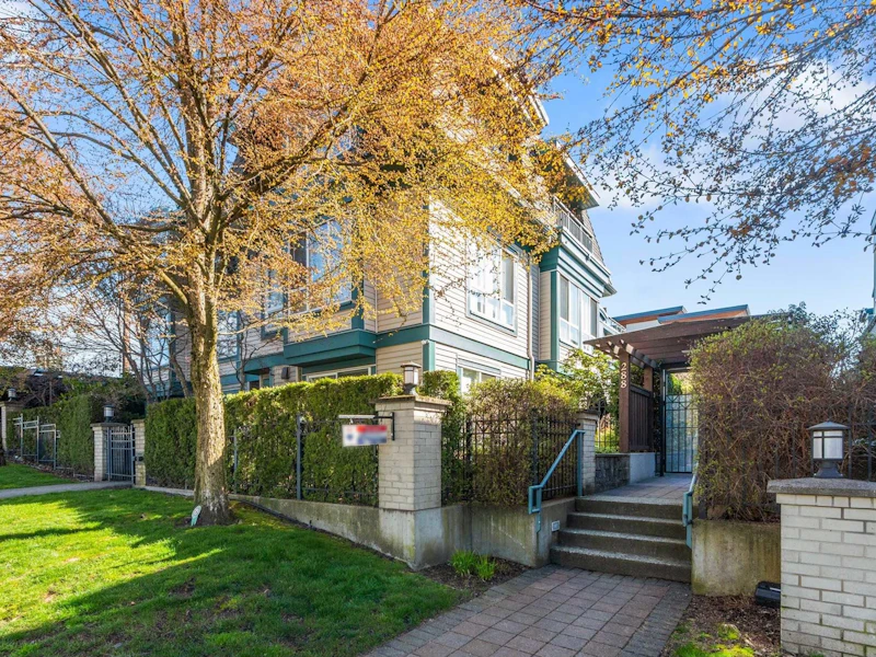 7 - 288 St. Davids Avenue, North Vancouver BC V7L 4X2