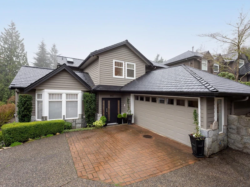 887 Sauve Court, North Vancouver BC V7K 3C8