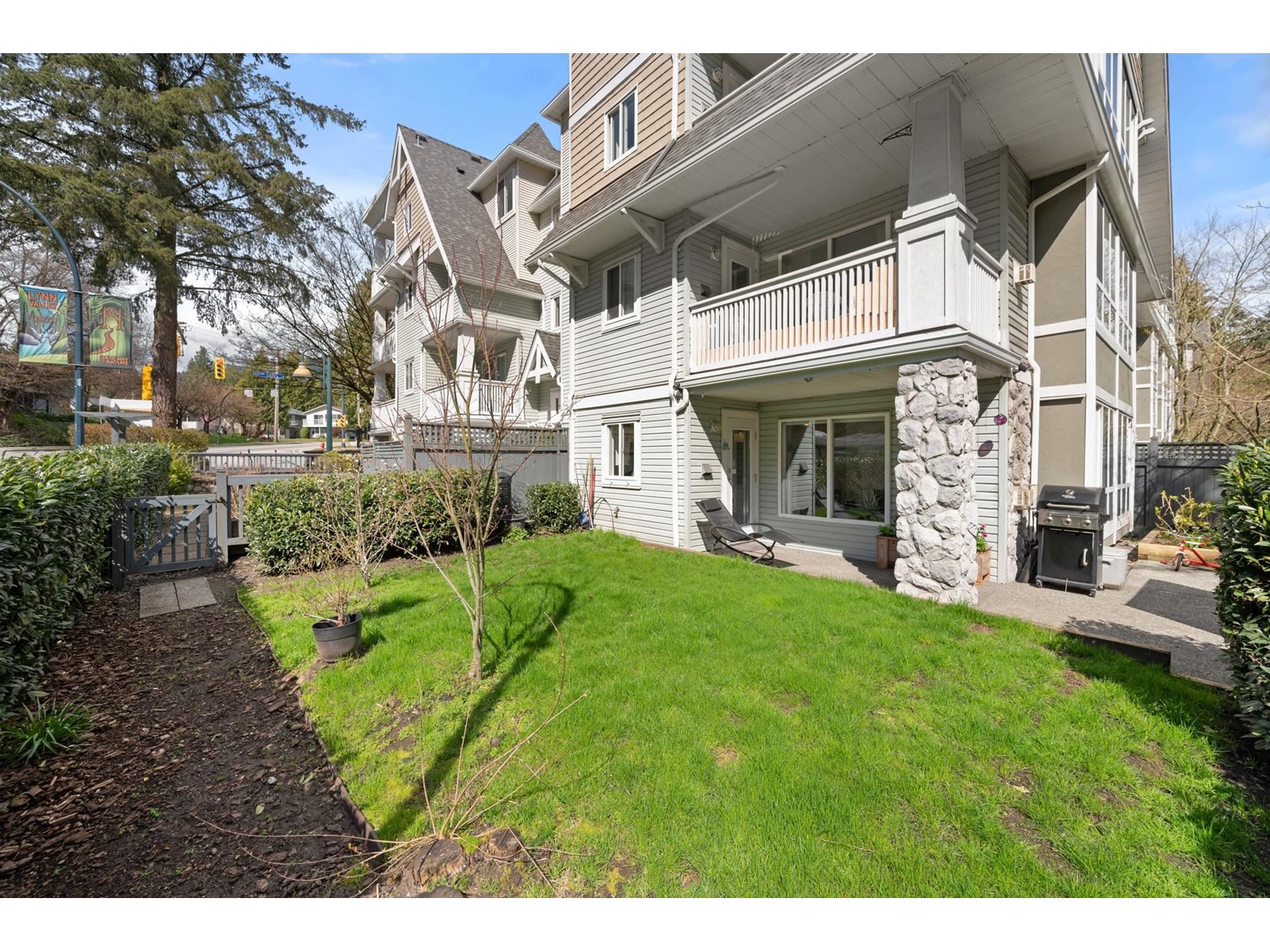 107-1111 Lynn Valley Road, North Vancouver, BC, V7J 3V4