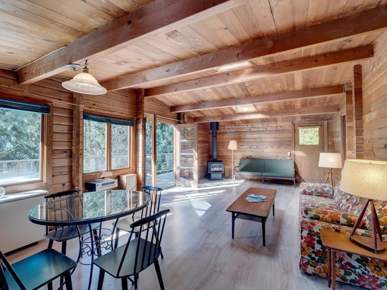 305 Georgia Drive, Gibsons, BC, V0N 1V8