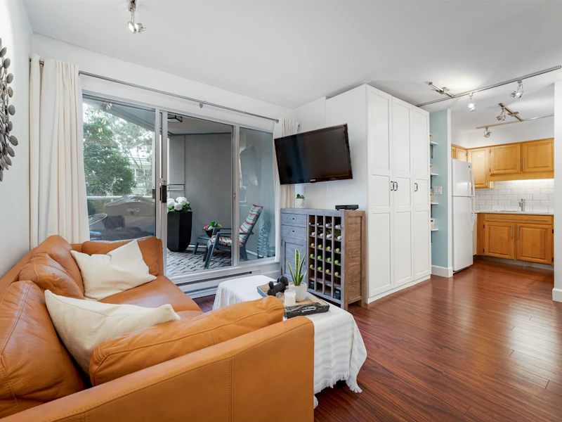 101 - 2057 W 3rd Avenue, Vancouver BC V6J 1L4