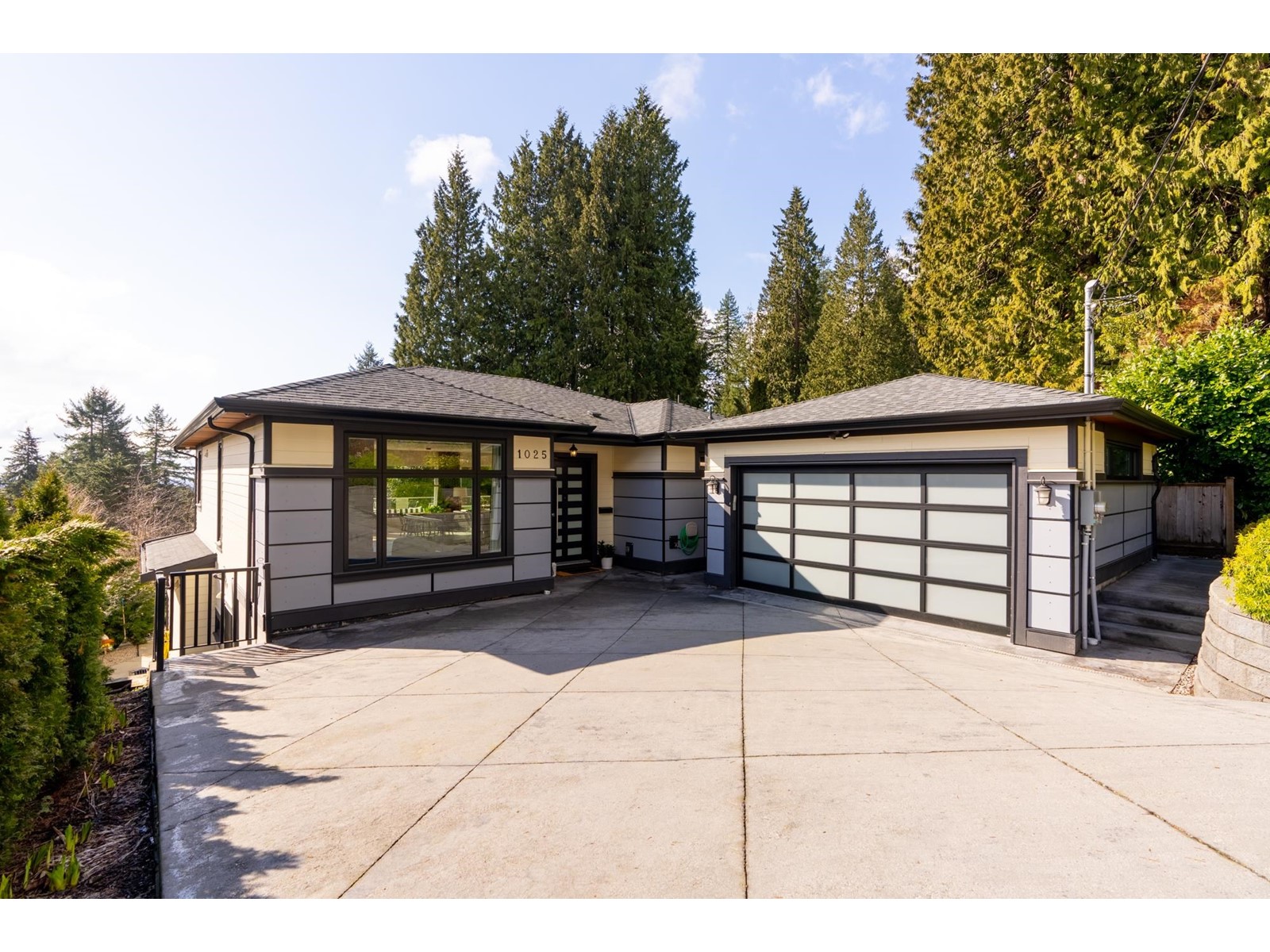 1025 Chamberlain Drive, North Vancouver, BC, V7K 1P1