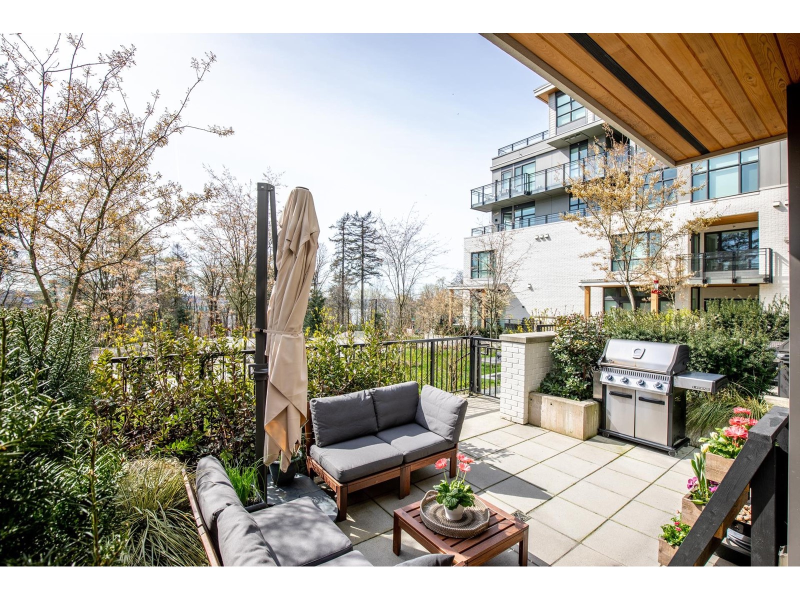 TH109-707 E 3rd Street, North Vancouver, BC, V7L 1G8