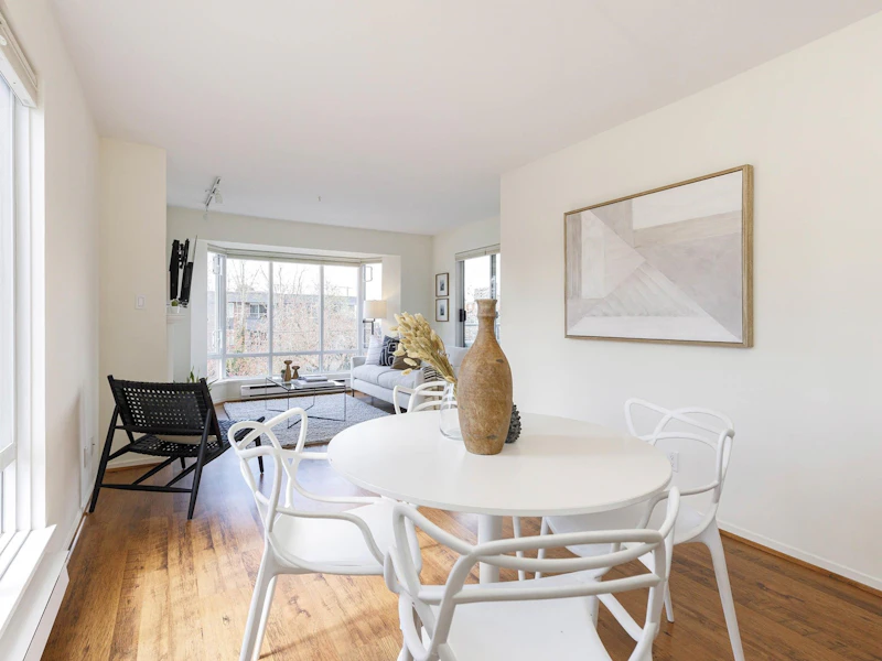 304 - 2195 W 5th Avenue, Vancouver BC V6K 1S1