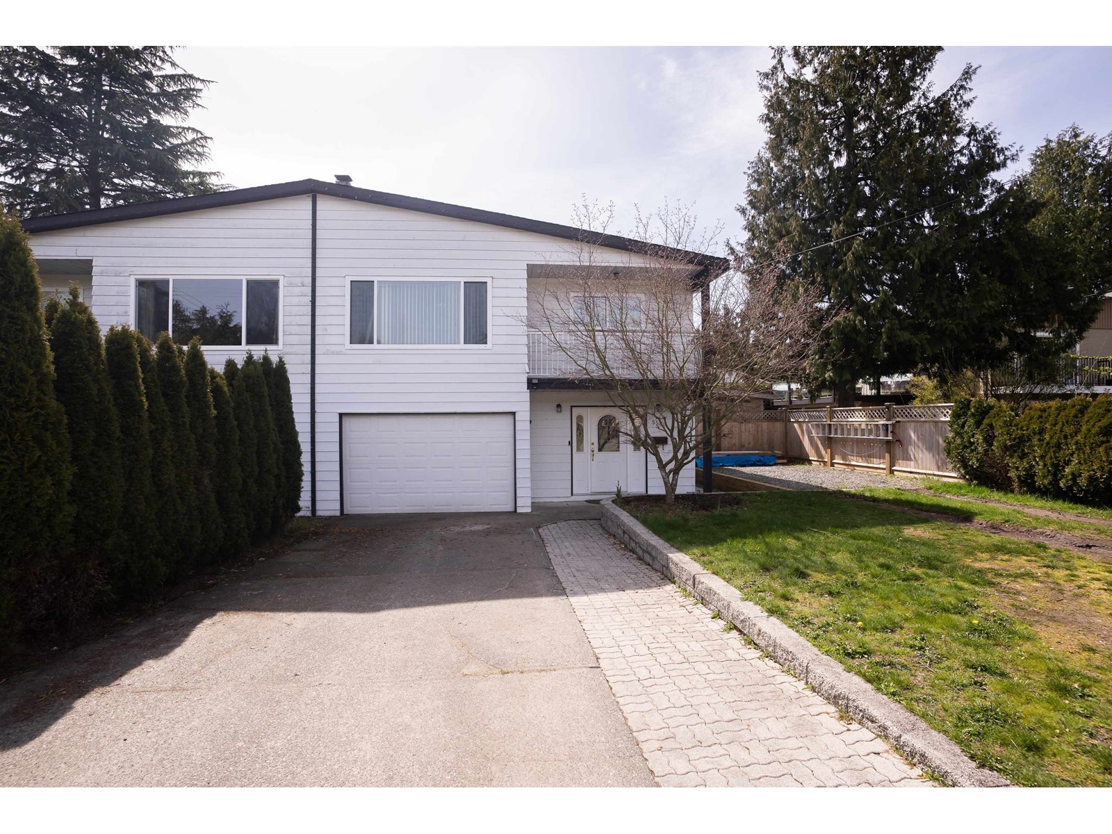 5586 6 Avenue, Delta, BC, V4M 1M1