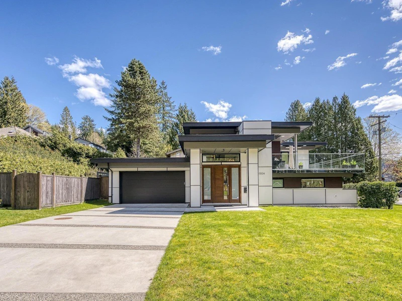 4604 Strathcona Road, North Vancouver BC V7G 1G3