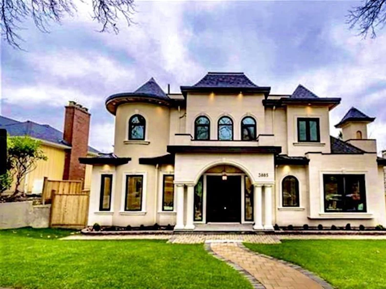 3885 West Broadway, Vancouver, BC, V6R 2C2