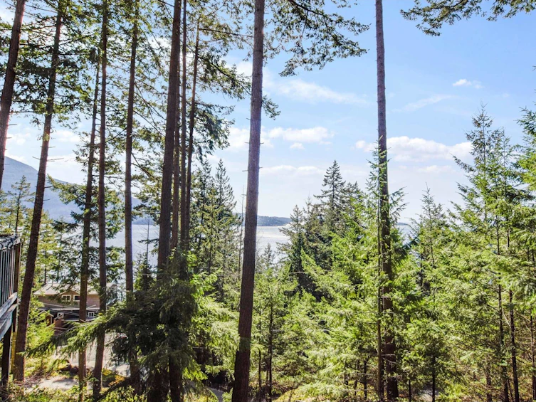 226 Highland Trail, Bowen Island, BC, V0N 1G1