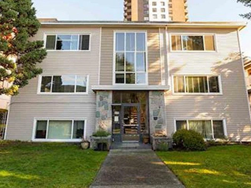 8 - 1420 Chesterfield Avenue, North Vancouver BC V7M 2N4