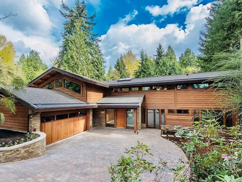 583 Elstree Place, North Vancouver BC V7N 2Y2