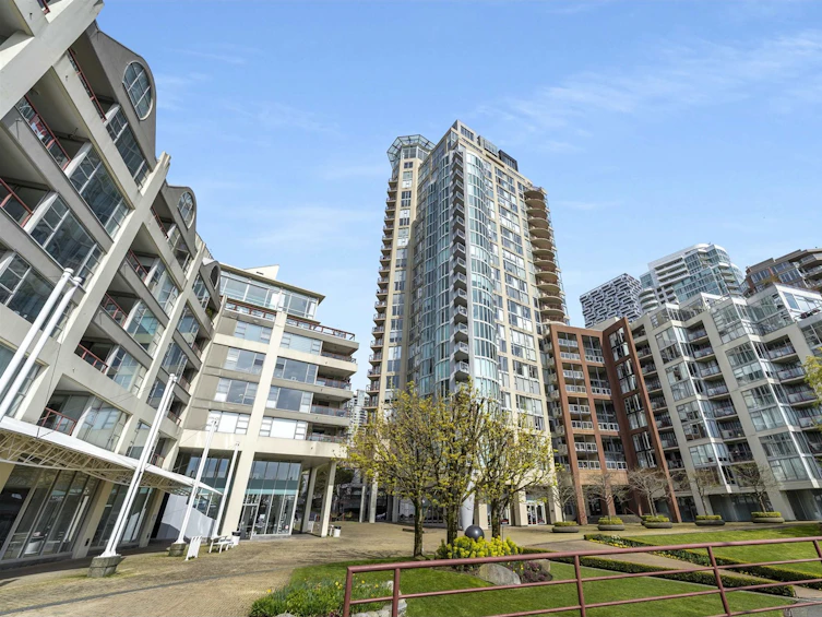 201-1000 Beach Avenue, Vancouver, BC, V6E 4M2