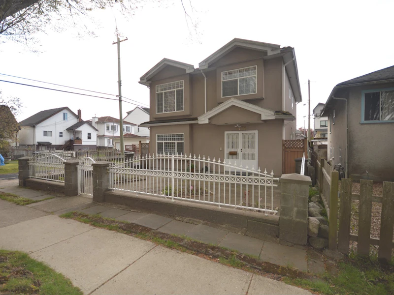 2776 Ward Street, Vancouver BC V5R 4S6