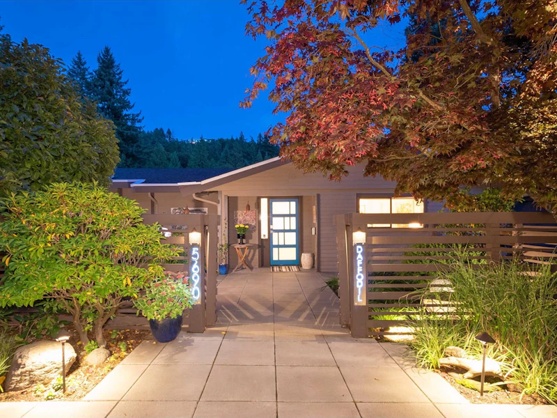 5690 Daffodil Drive, West Vancouver BC V7W 1P3